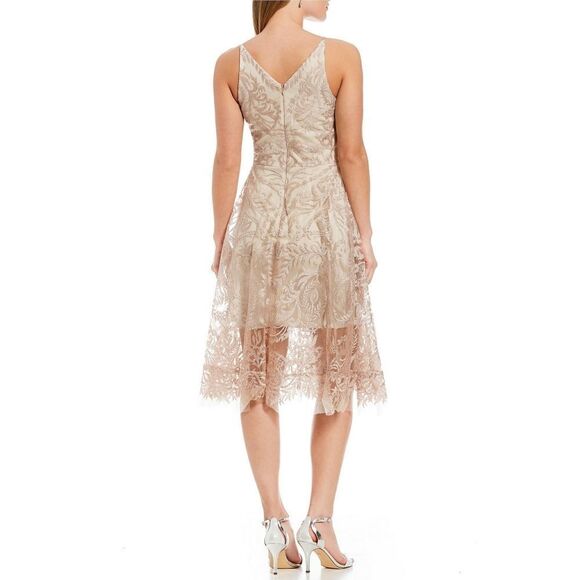 New! XSCAPE Women's Floral Embroidered Fit & Flare Dress Size 10 Color Blush - Picture 4 of 8